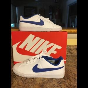 NIB Men’s Nike Court Classic Sneakers Sz 8